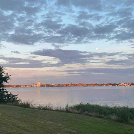 Hytte I Forste Raekke Til Fjord Hotel ฮอลเบค ภายนอก รูปภาพ